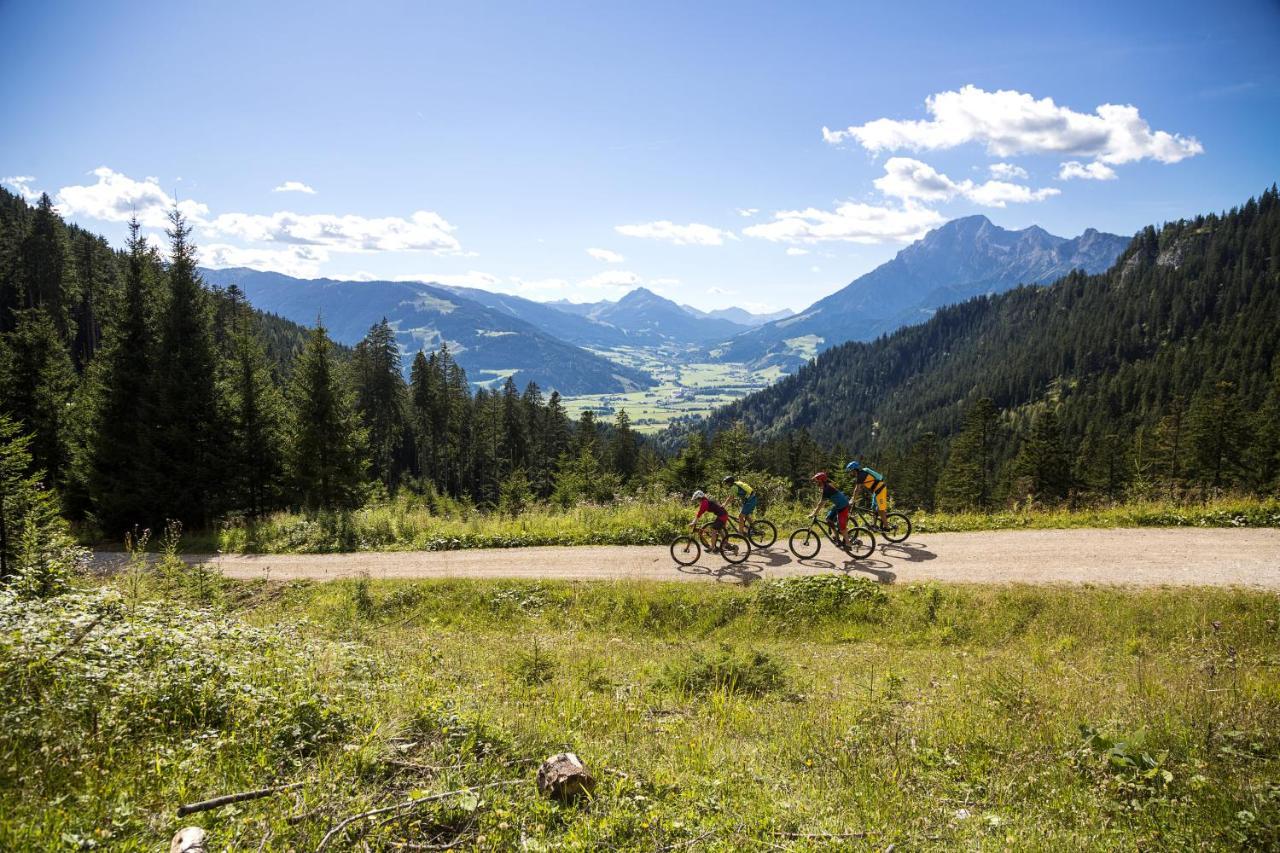 Hotel Gut Brandlhof Saalfelden ภายนอก รูปภาพ