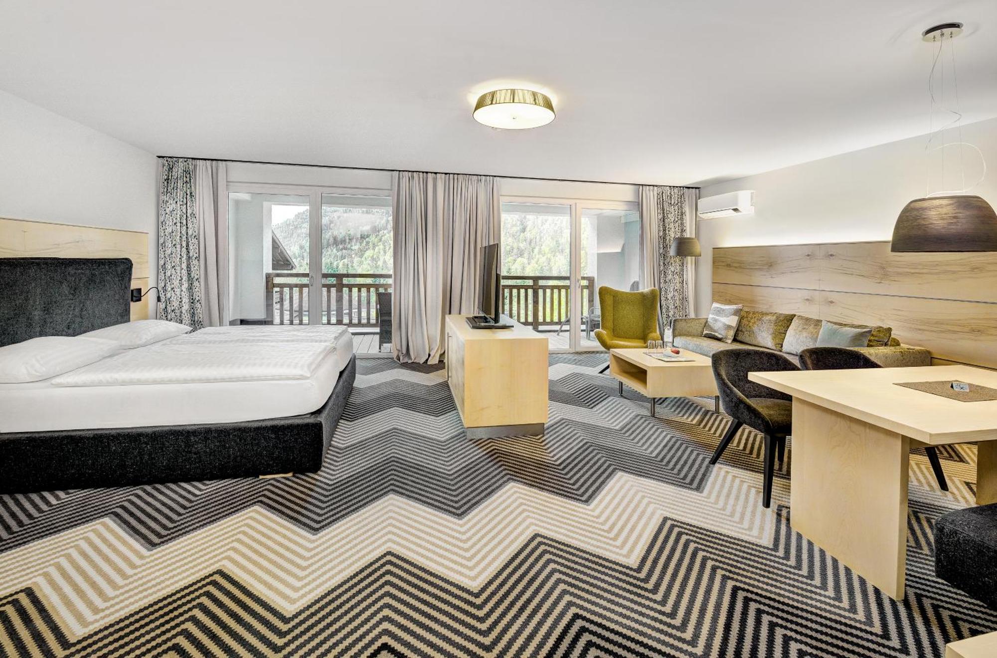 Hotel Gut Brandlhof Saalfelden ภายนอก รูปภาพ